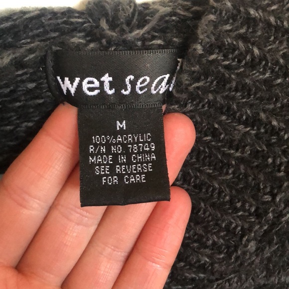 Tribal Pattern Sweater - Picture 4 of 4